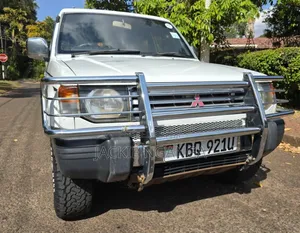 Mitsubishi Pajero 2011 White