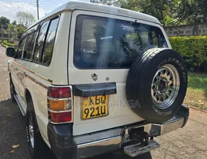 Mitsubishi Pajero 2011 White