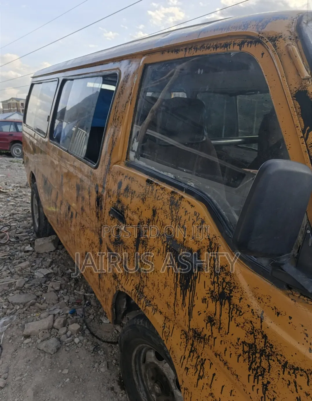 Nissan Caravan (Urvan) 2000 Yellow