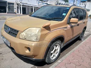 Nissan X-Trail 2011 Gold