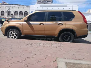 Nissan X-Trail 2011 Gold