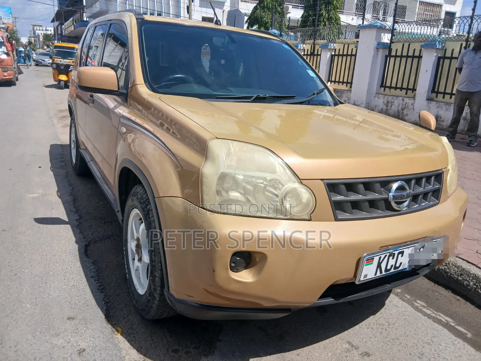 Nissan X-Trail 2011 Gold