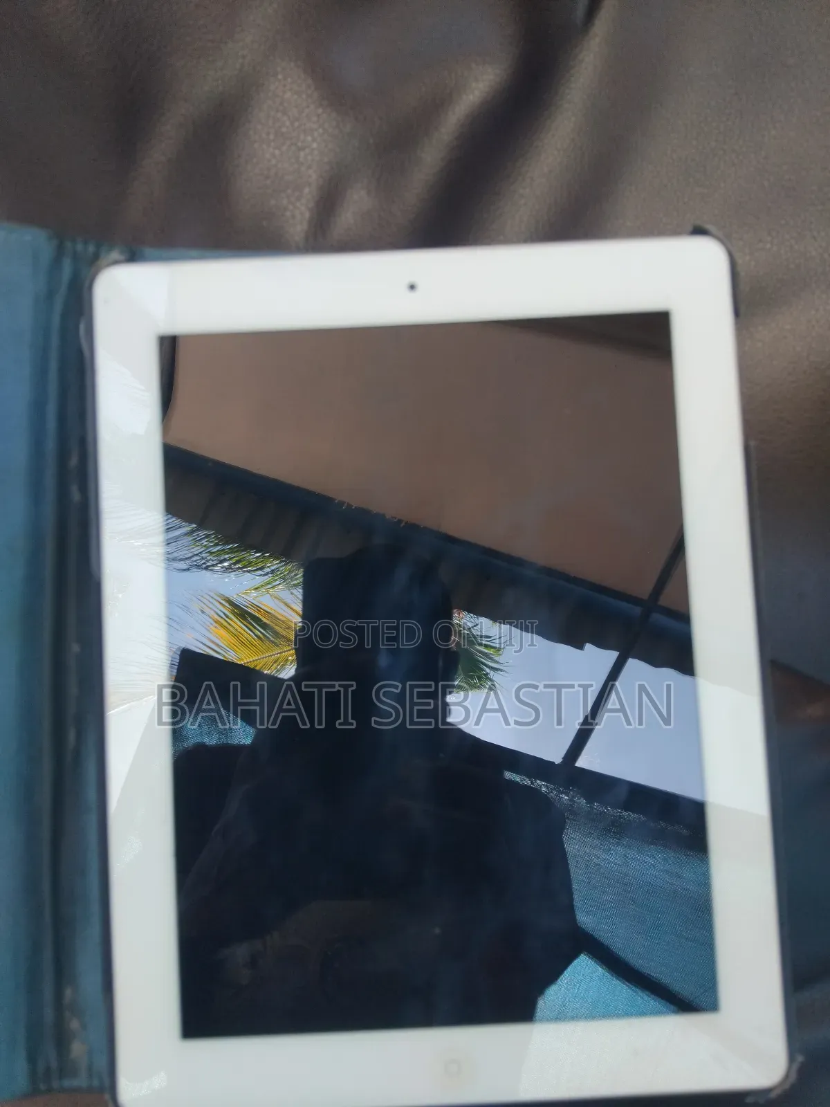 Apple iPad 2 Wi-Fi 16 GB White
