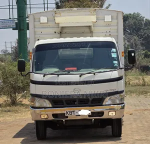 Hino Dutro 2005 White