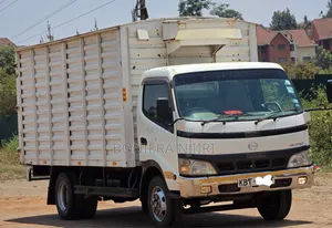 Hino Dutro 2005 White