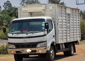 Hino Dutro 2005 White