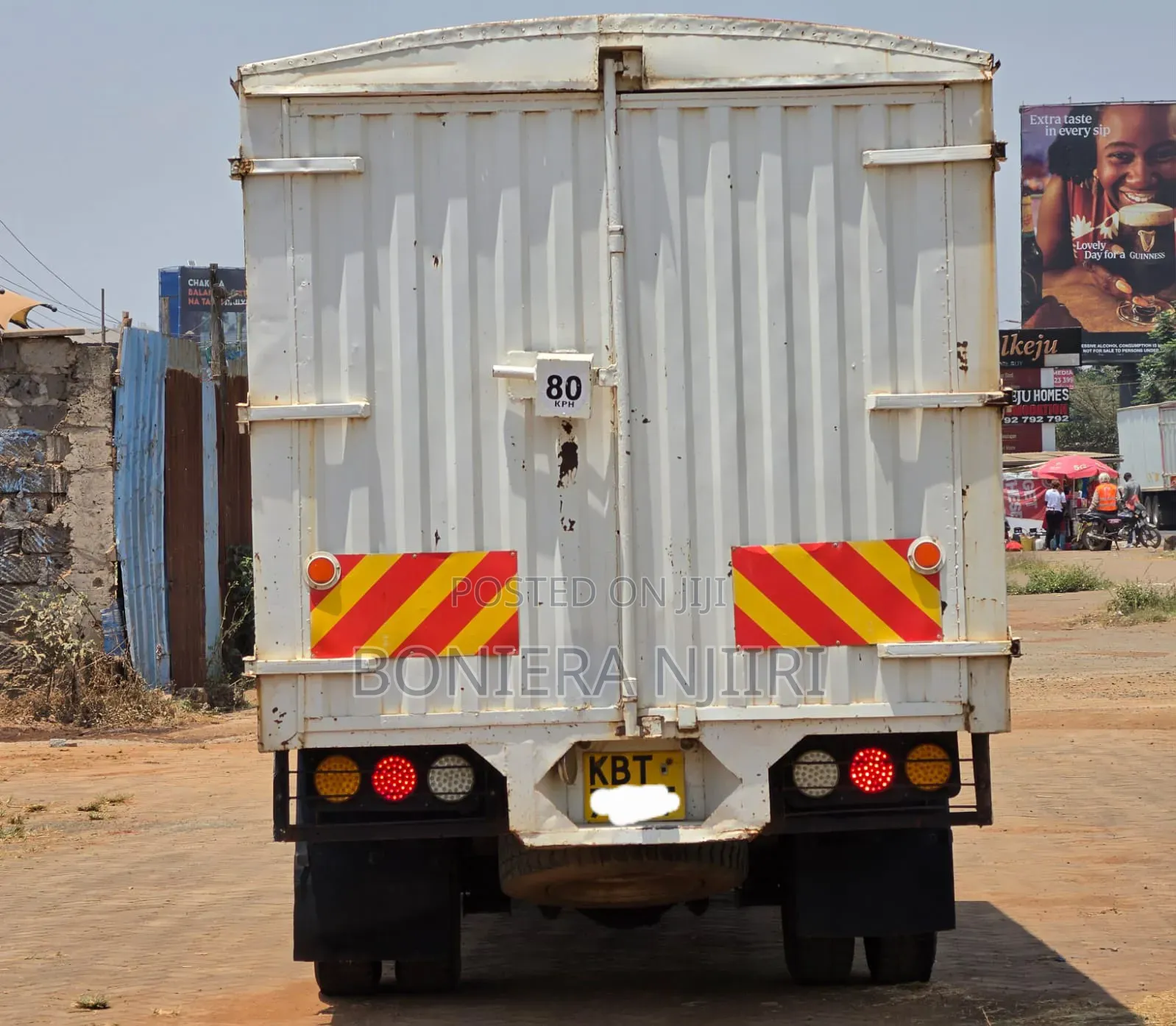 Hino Dutro 2005 White
