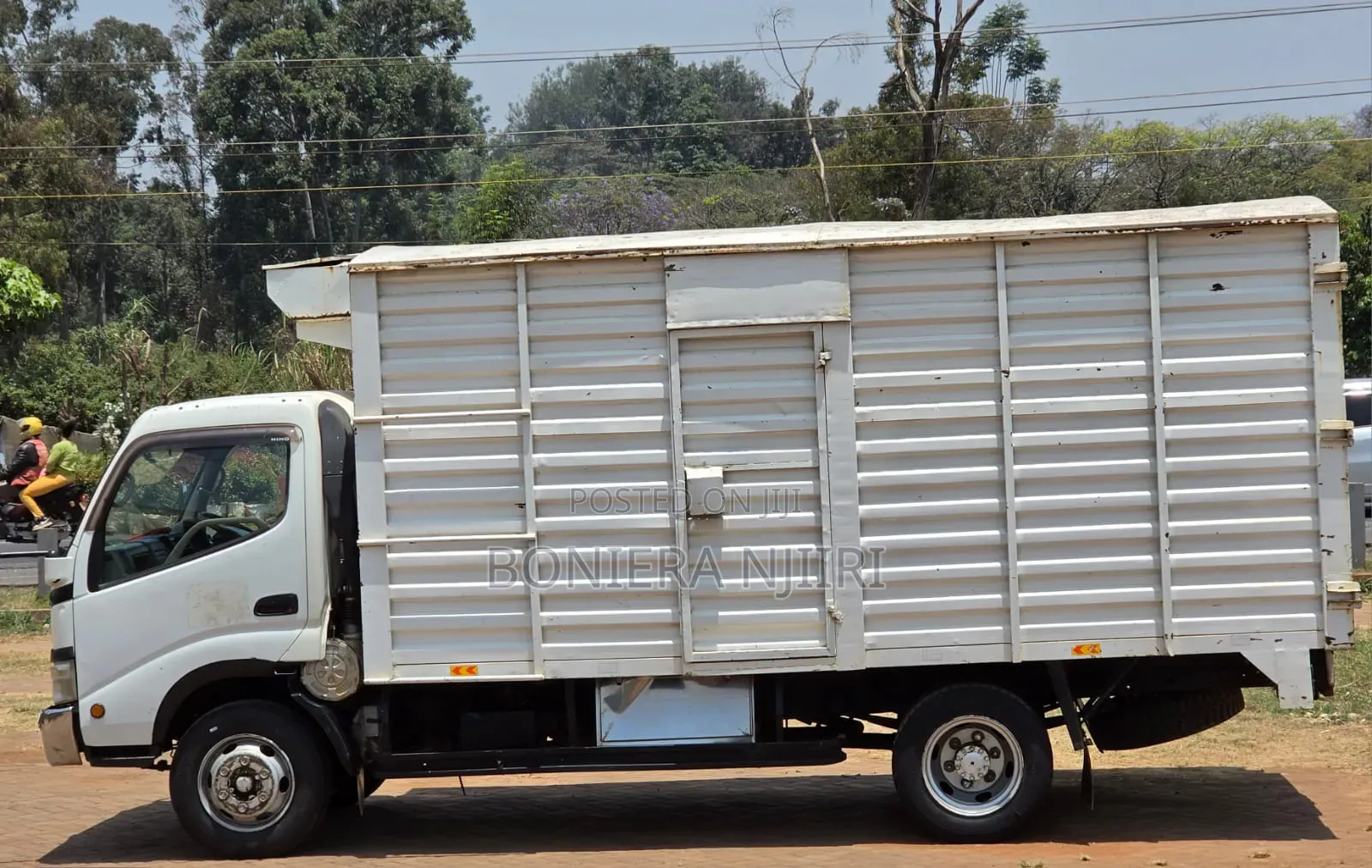 Hino Dutro 2005 White