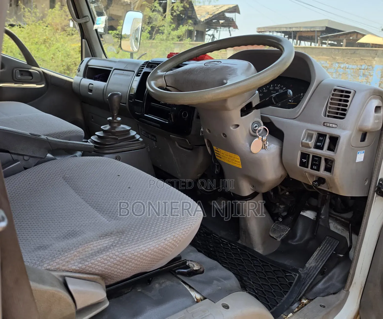 Hino Dutro 2005 White