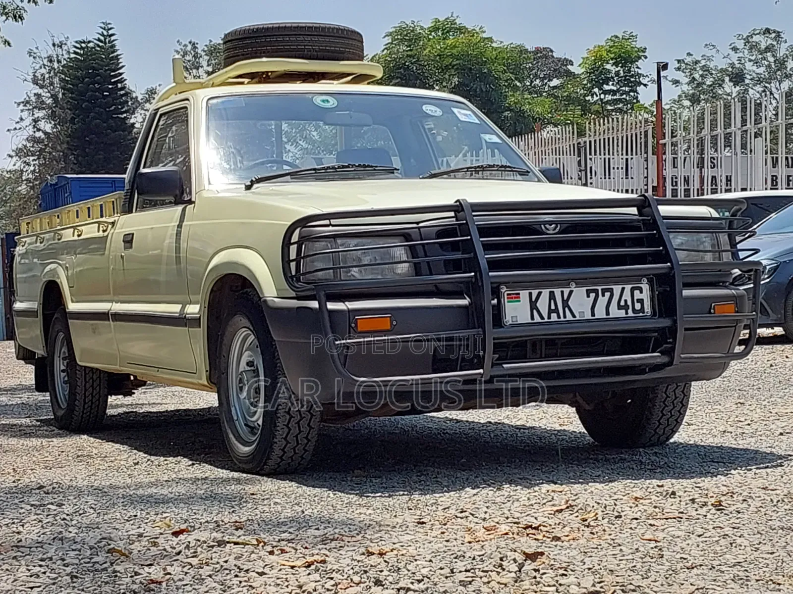 Mazda B 1998 Beige