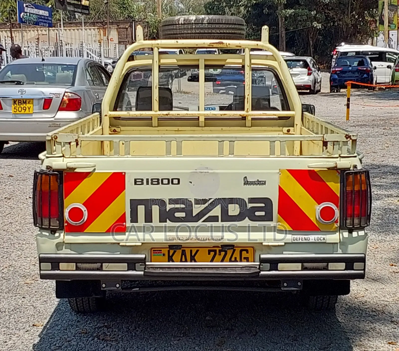 Mazda B 1998 Beige