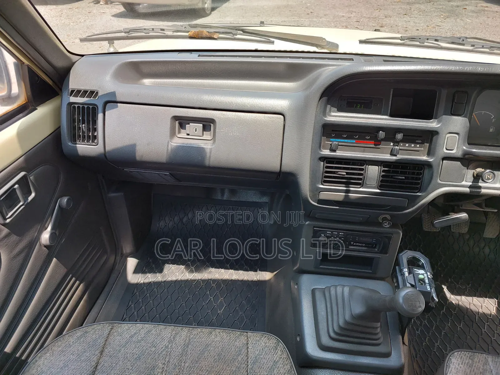 Mazda B 1998 Beige