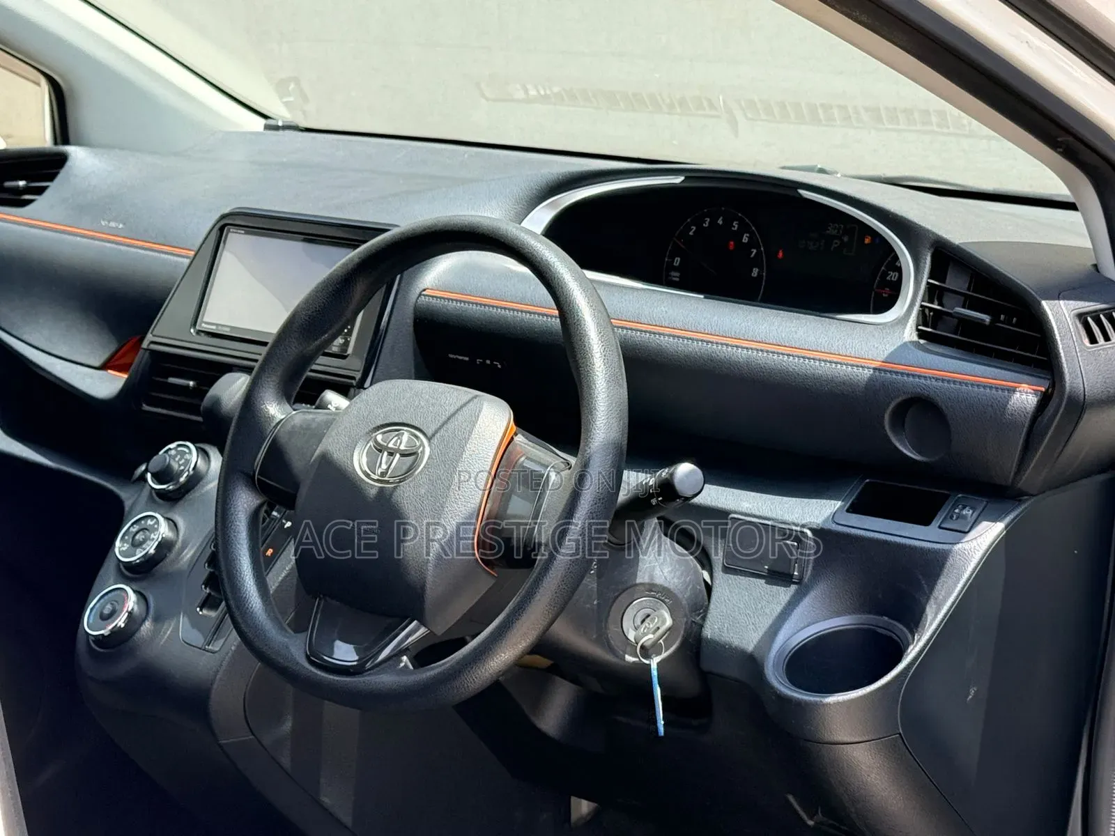Toyota Sienta 2018 White