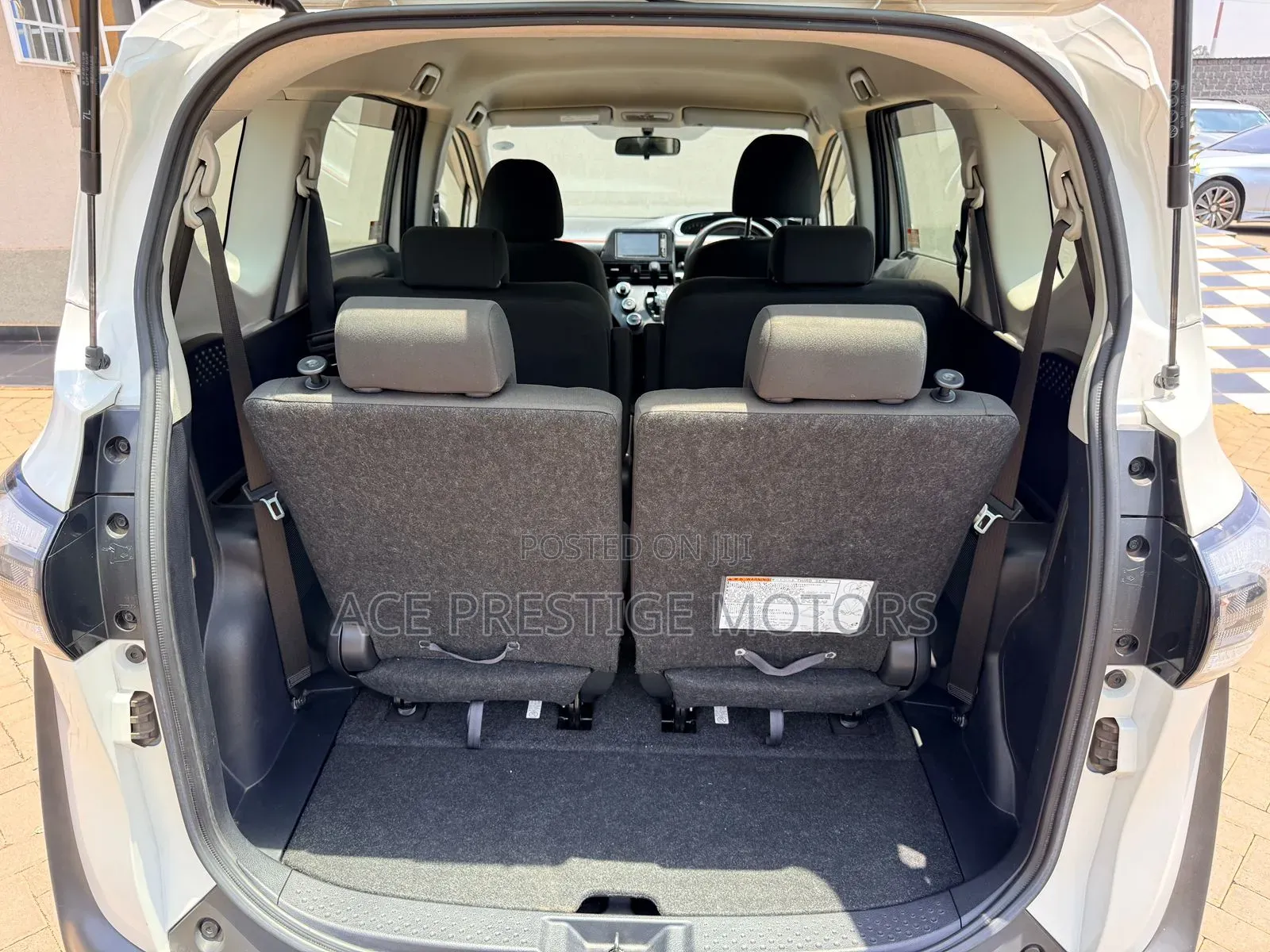 Toyota Sienta 2018 White