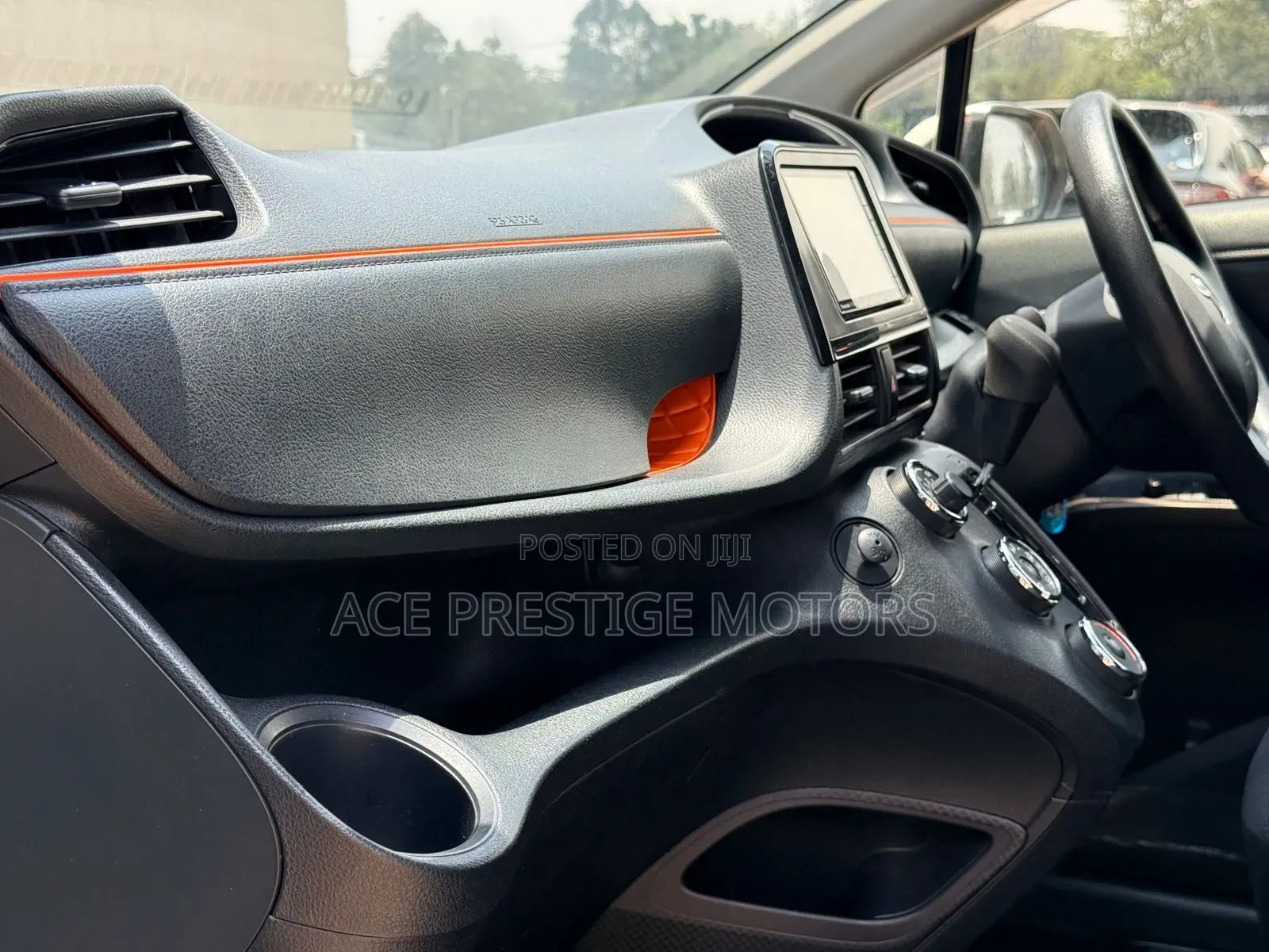 Toyota Sienta 2018 White