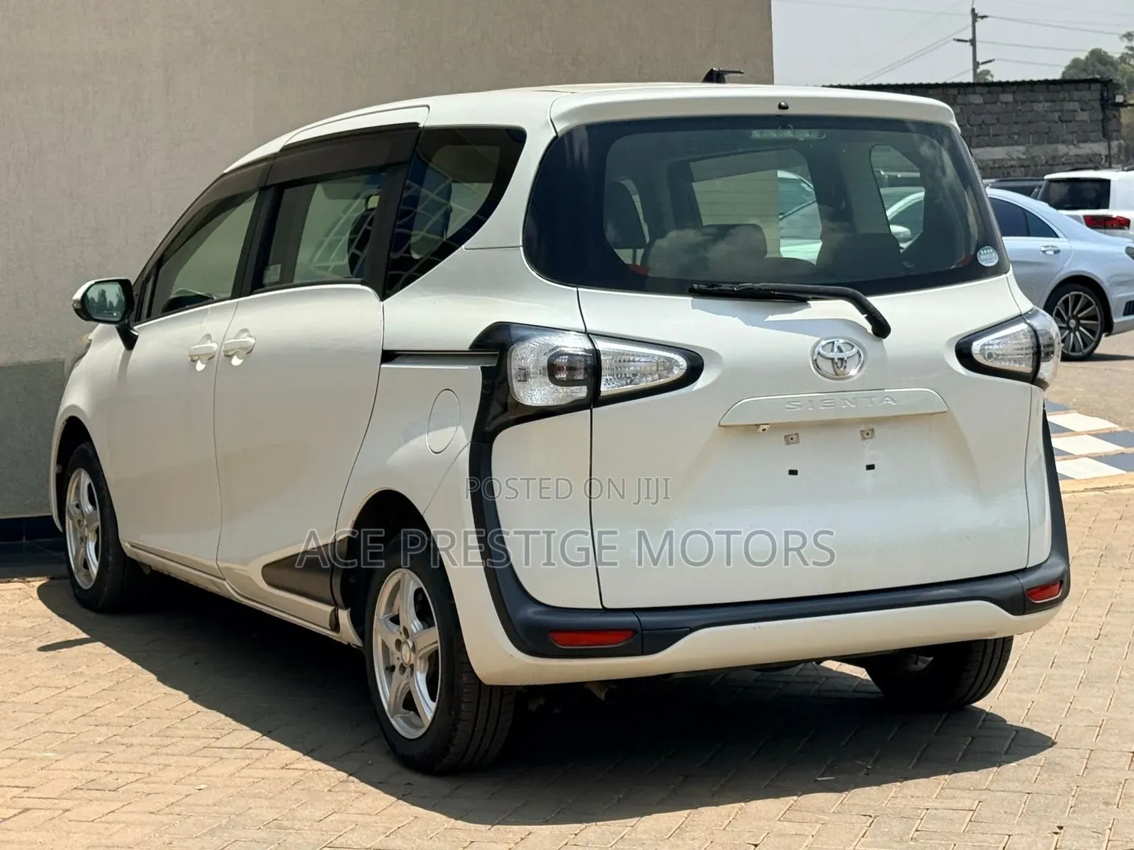 Toyota Sienta 2018 White
