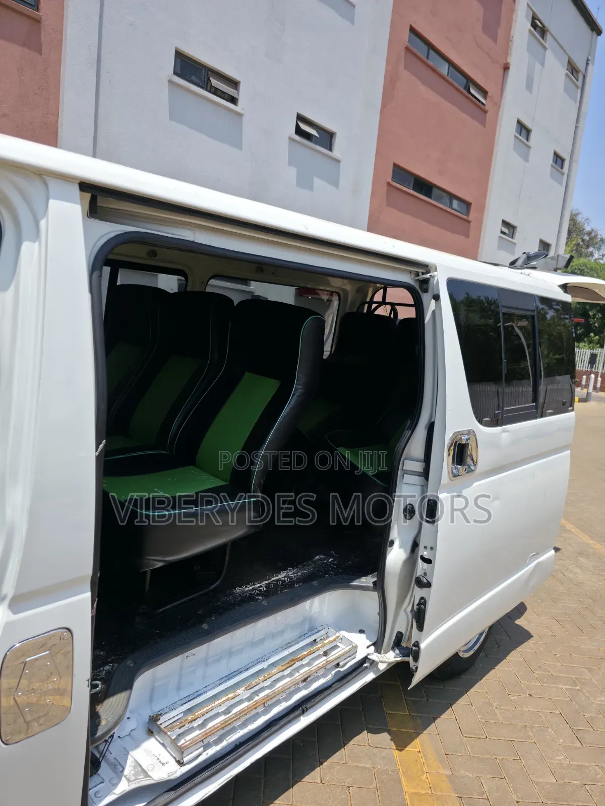 Toyota HiAce 2013 White