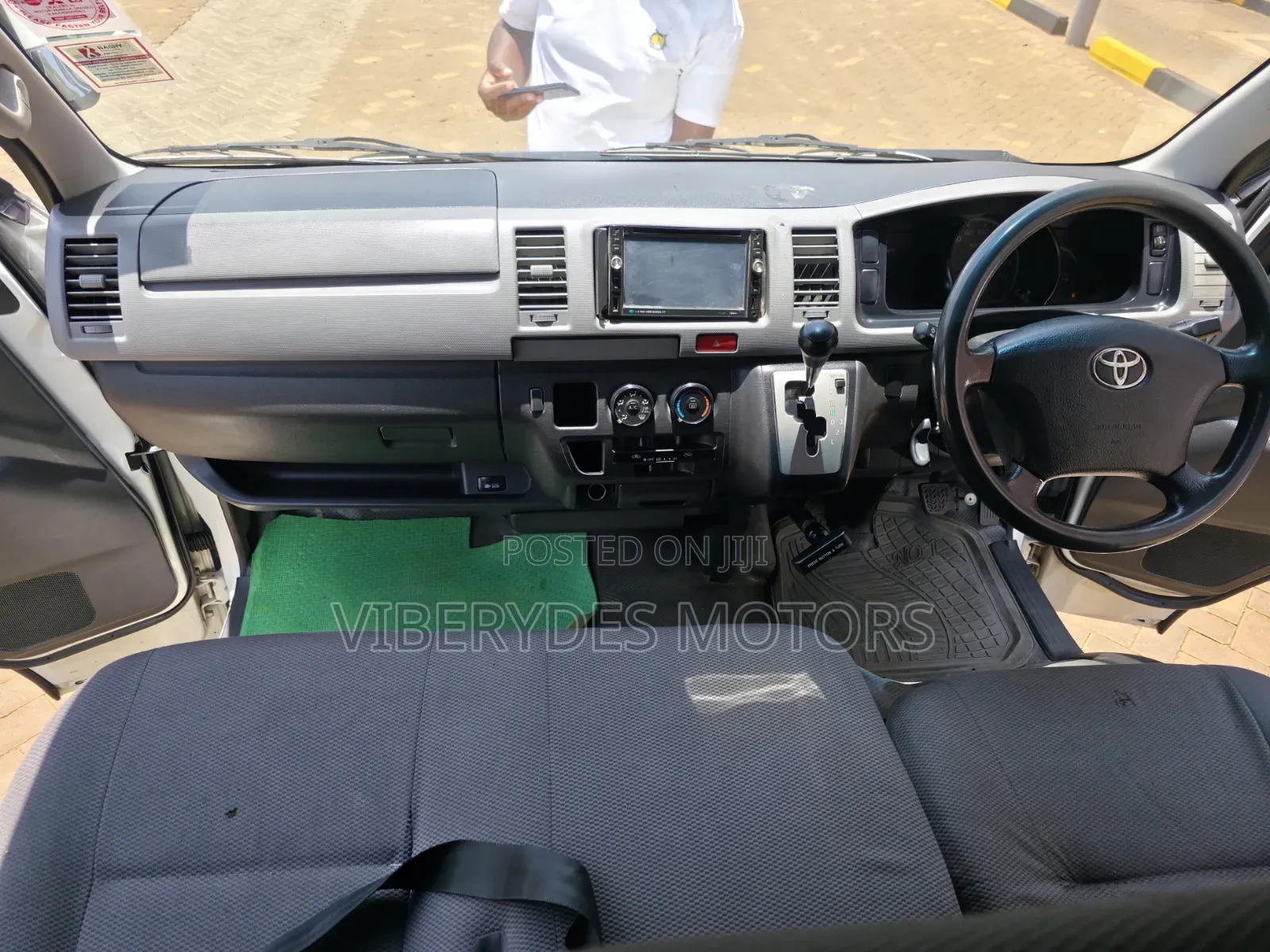 Toyota HiAce 2013 White