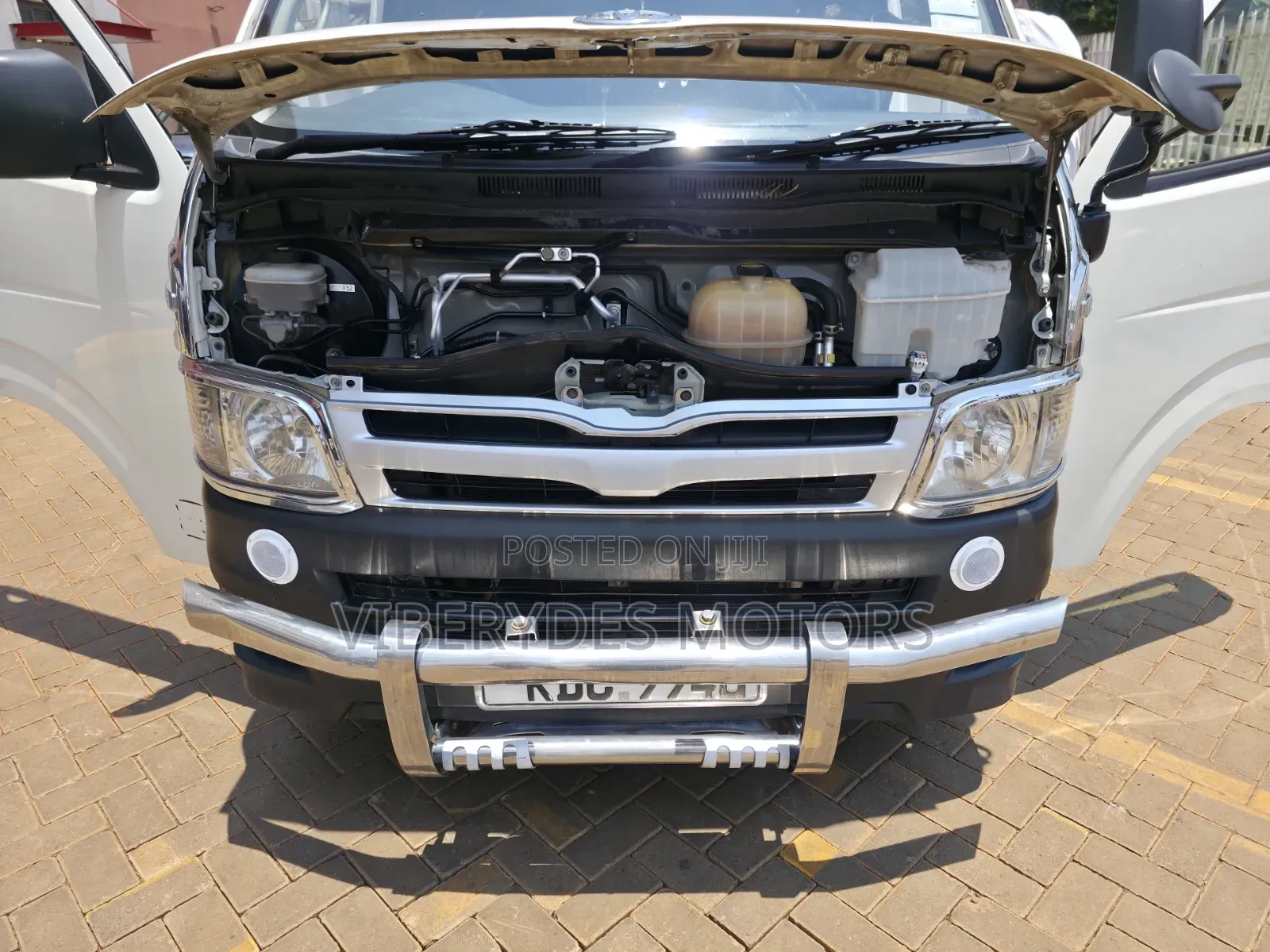 Toyota HiAce 2013 White