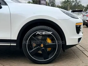 Porsche Cayenne 2015 White