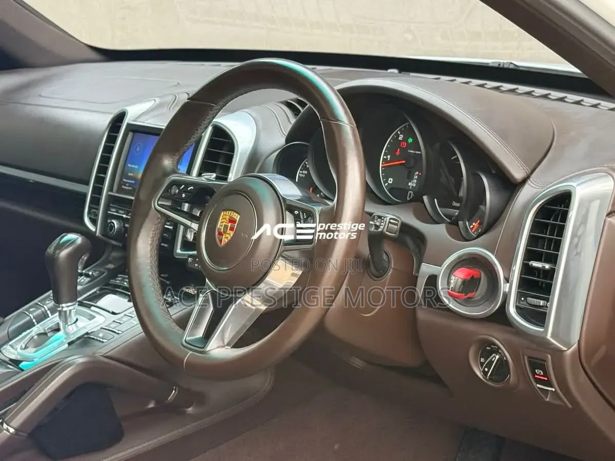 Porsche Cayenne 2015 White