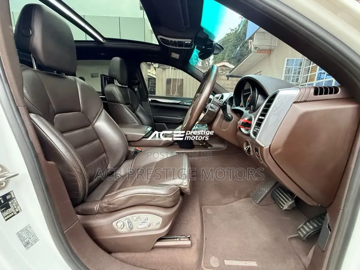 Porsche Cayenne 2015 White