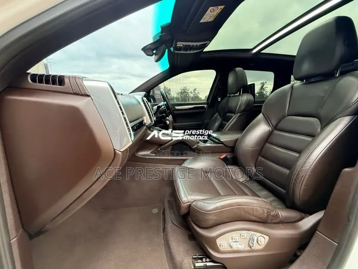 Porsche Cayenne 2015 White