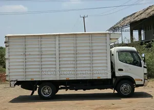 Hino Year 2005 White