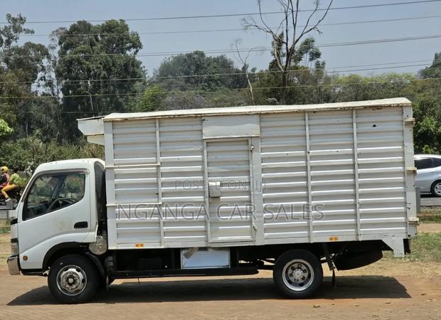 Hino Year 2005 White - thumbnail 6