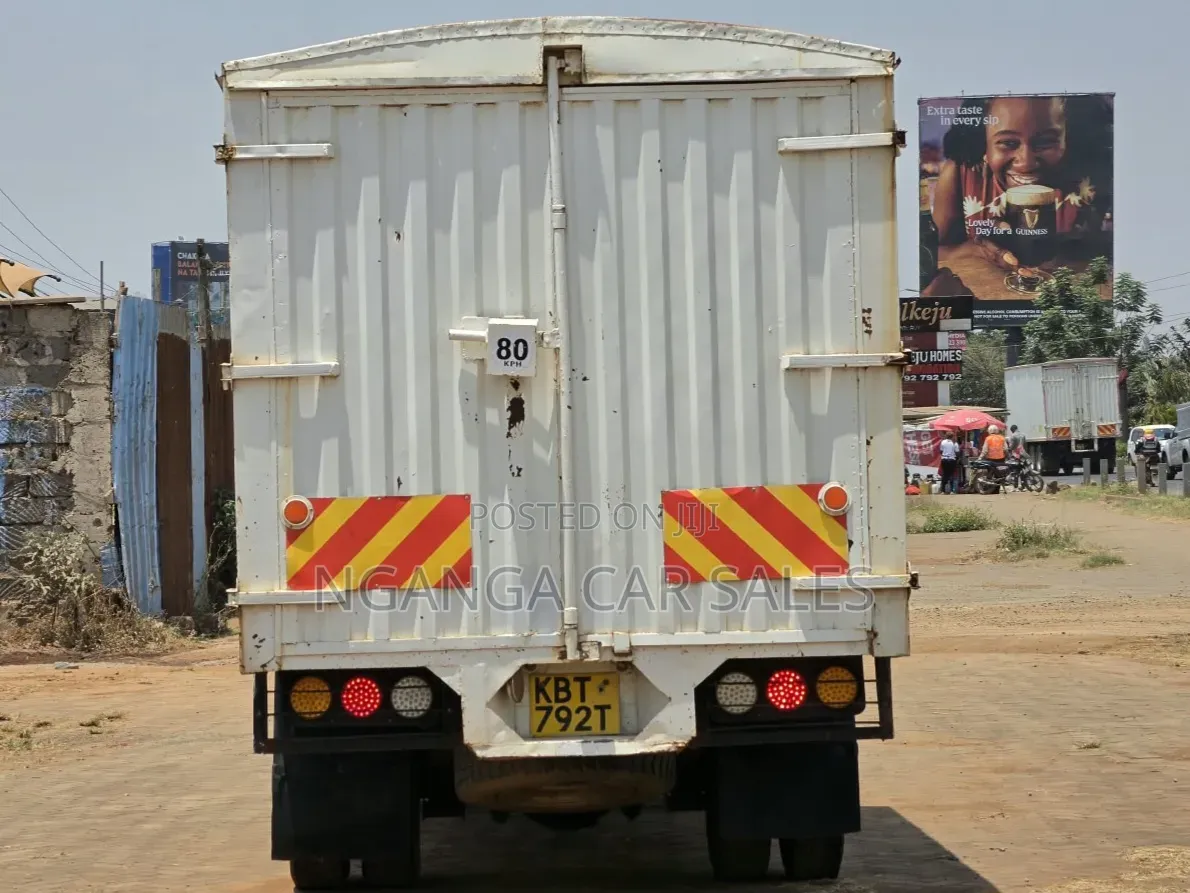 Hino Year 2005 White