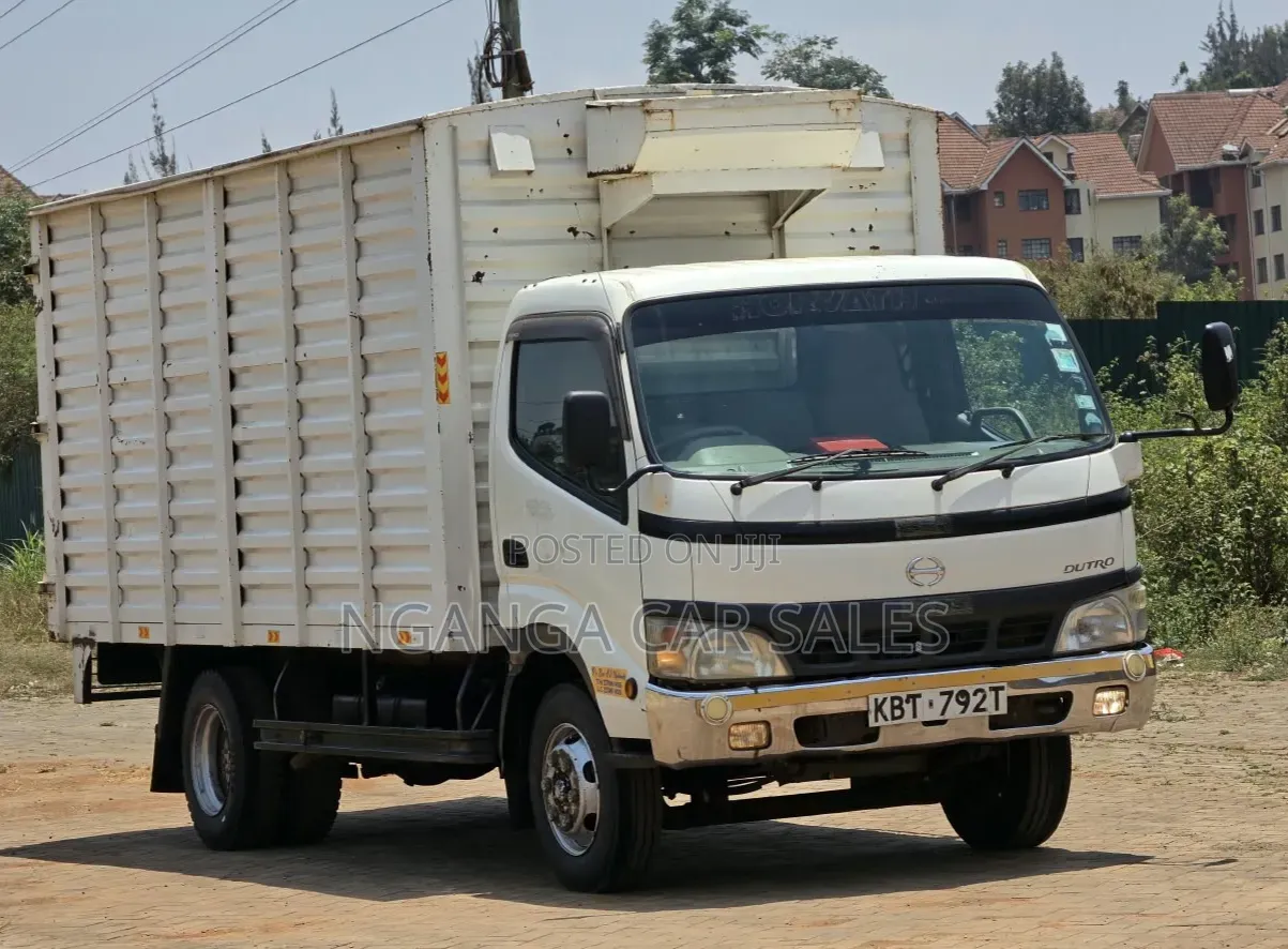 Hino Year 2005 White