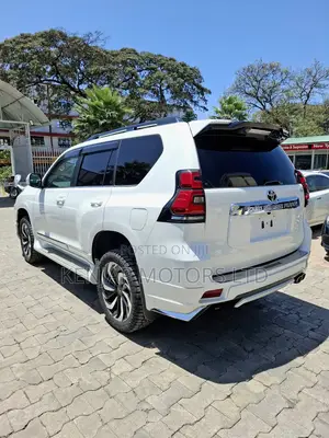 Toyota Land Cruiser Prado 2.8 2019 White