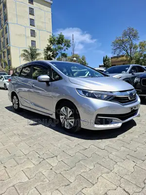 Honda Fit Shuttle 2019 Silver