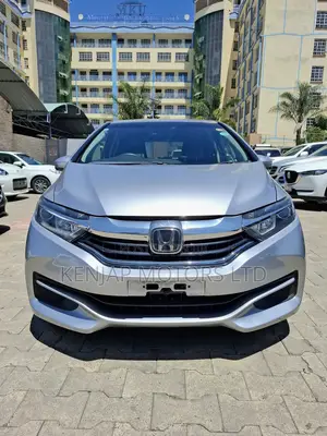 Honda Fit Shuttle 2019 Silver