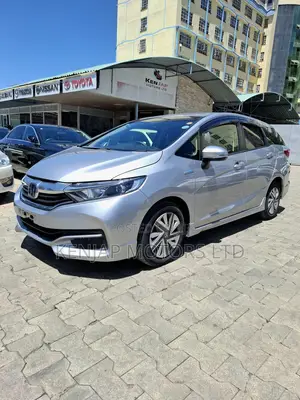 Honda Fit Shuttle 2019 Silver