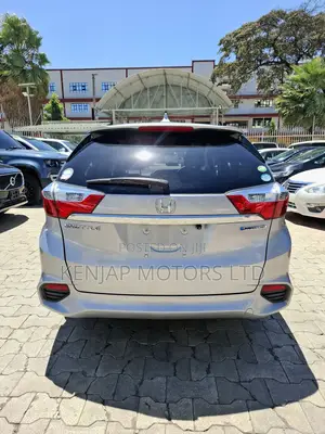 Honda Fit Shuttle 2019 Silver