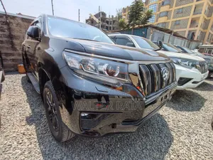 Toyota Land Cruiser Prado 2022 Black