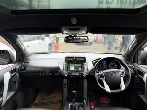 Toyota Land Cruiser Prado 2011