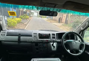 Toyota HiAce 2013 White
