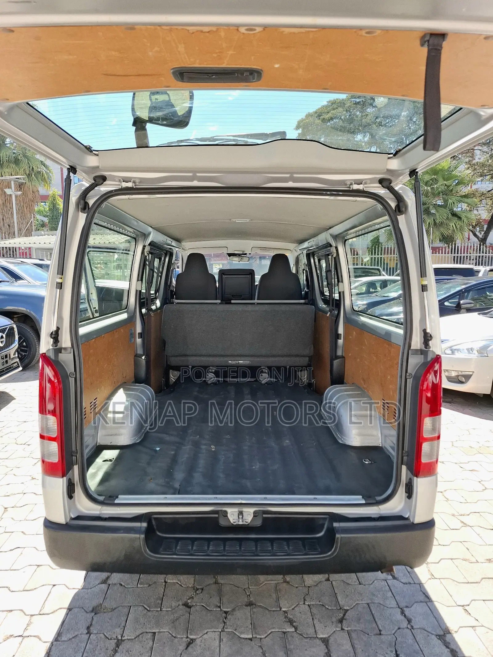 Toyota HiAce 2019 Silver