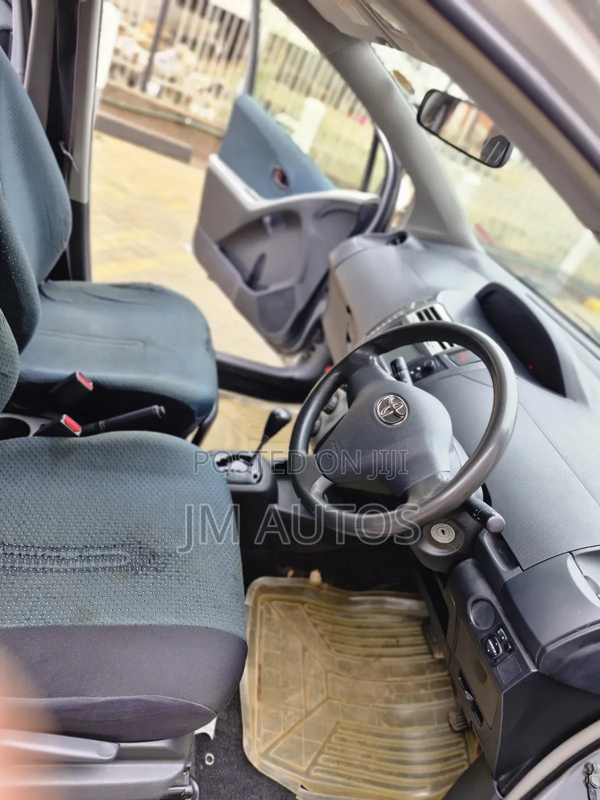 Toyota Vitz 1.3 AWD 3dr 2005 Silver