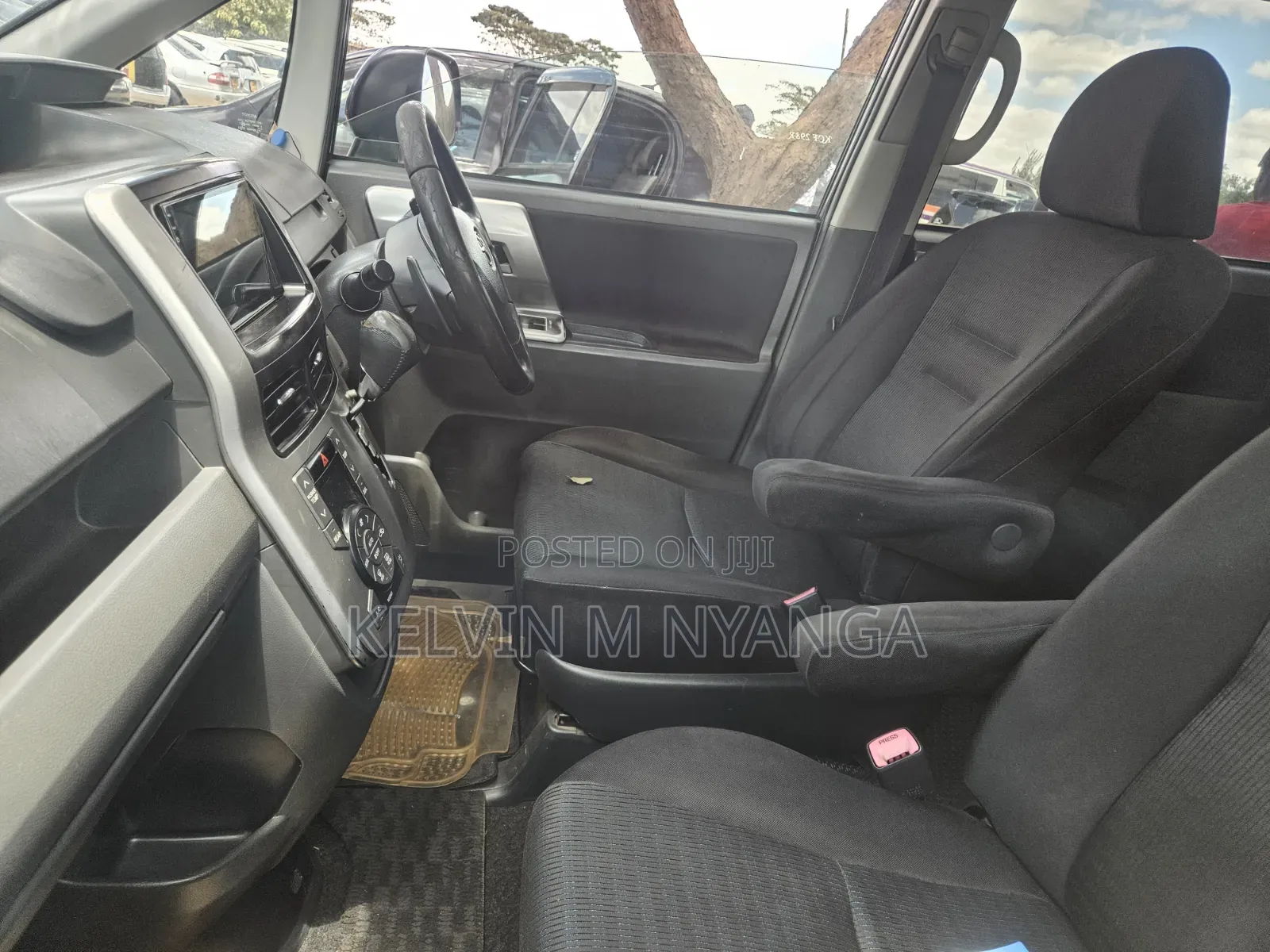 Toyota Voxy V 2WD 8-Seater 2009 Blue
