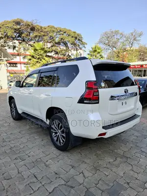 Toyota Land Cruiser Prado 2.8 2019 White