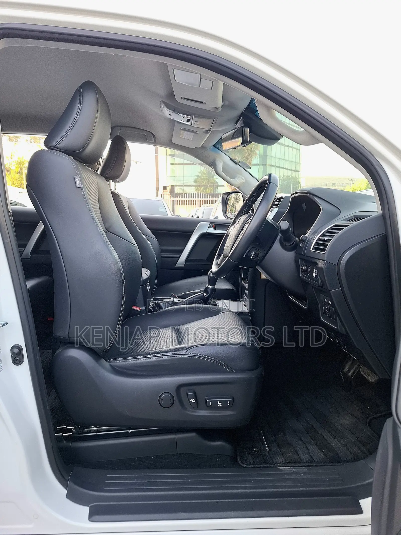 Toyota Land Cruiser Prado 2.8 2019 White