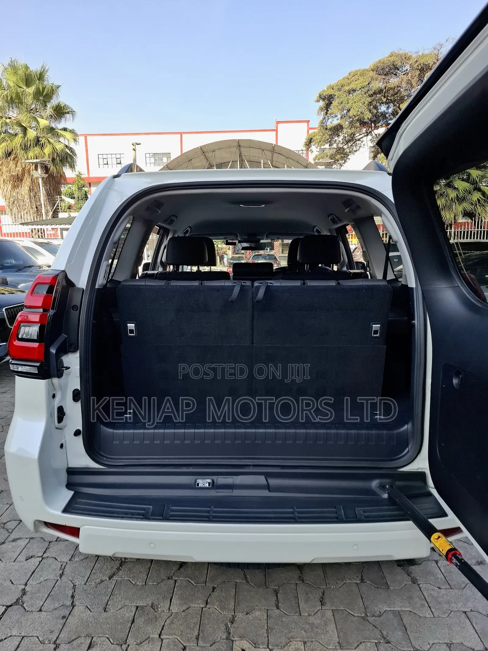 Toyota Land Cruiser Prado 2.8 2019 White