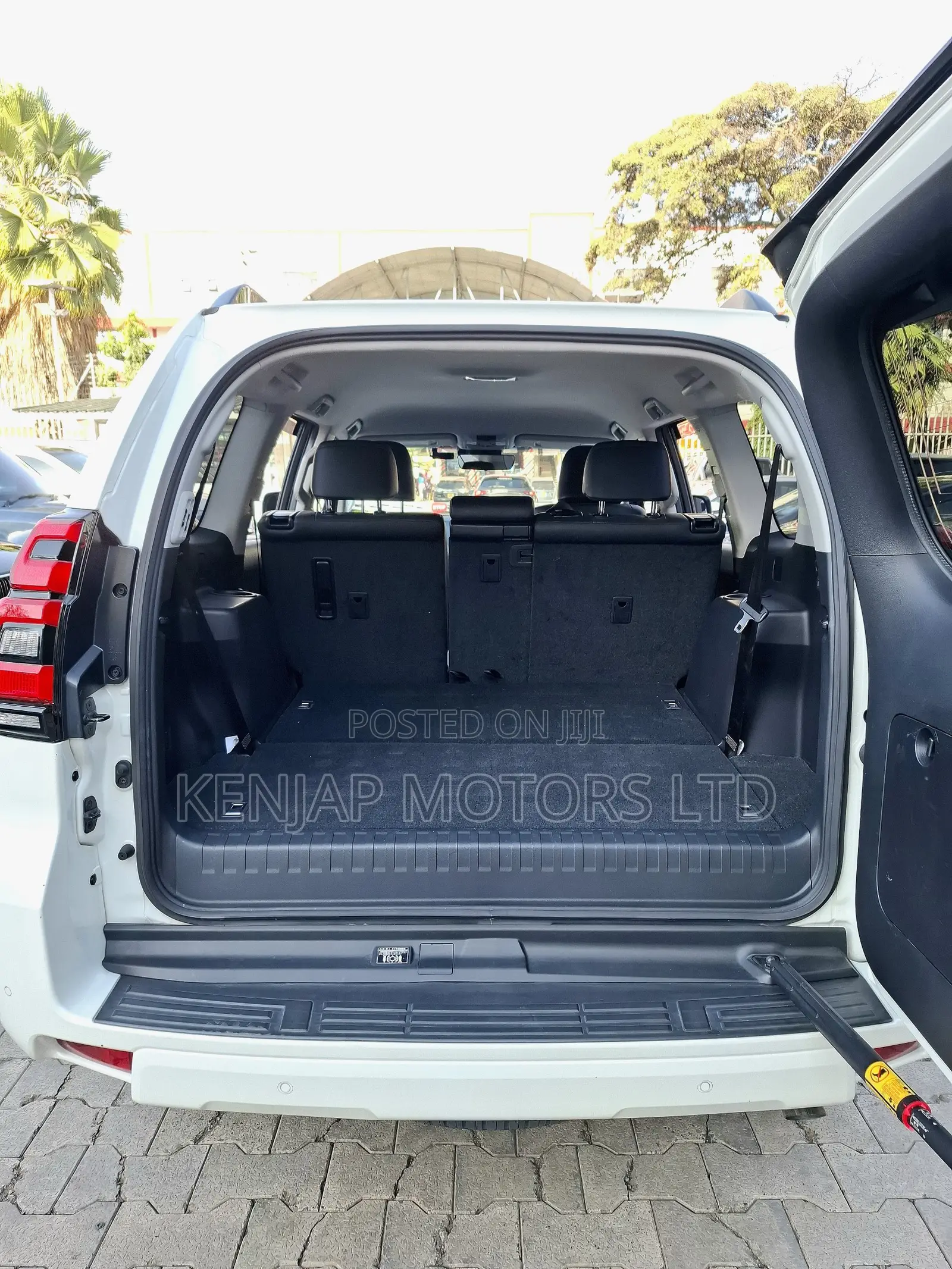Toyota Land Cruiser Prado 2.8 2019 White