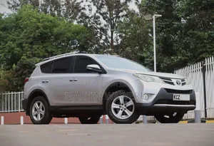 Toyota RAV4 Limited 4dr SUV AWD (2.5L 4cyl 6A) 2014 Silver