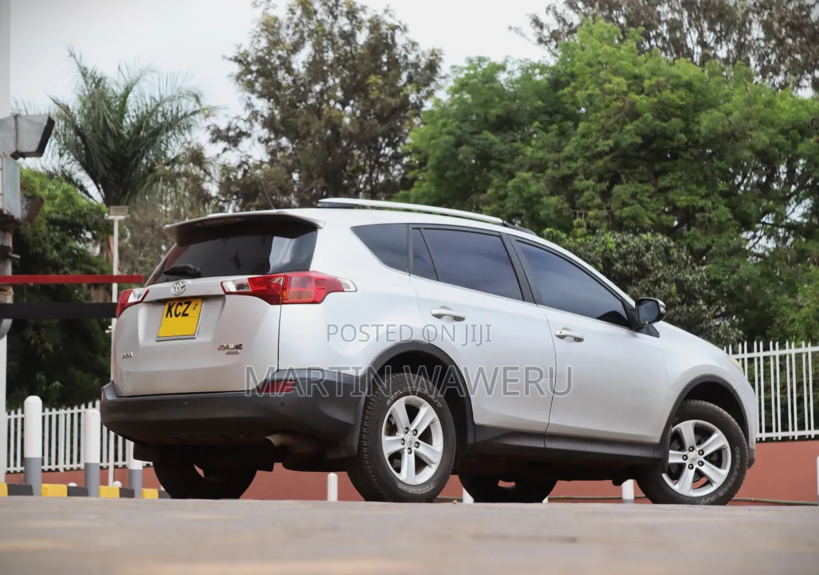 Toyota RAV4 Limited 4dr SUV AWD (2.5L 4cyl 6A) 2014 Silver
