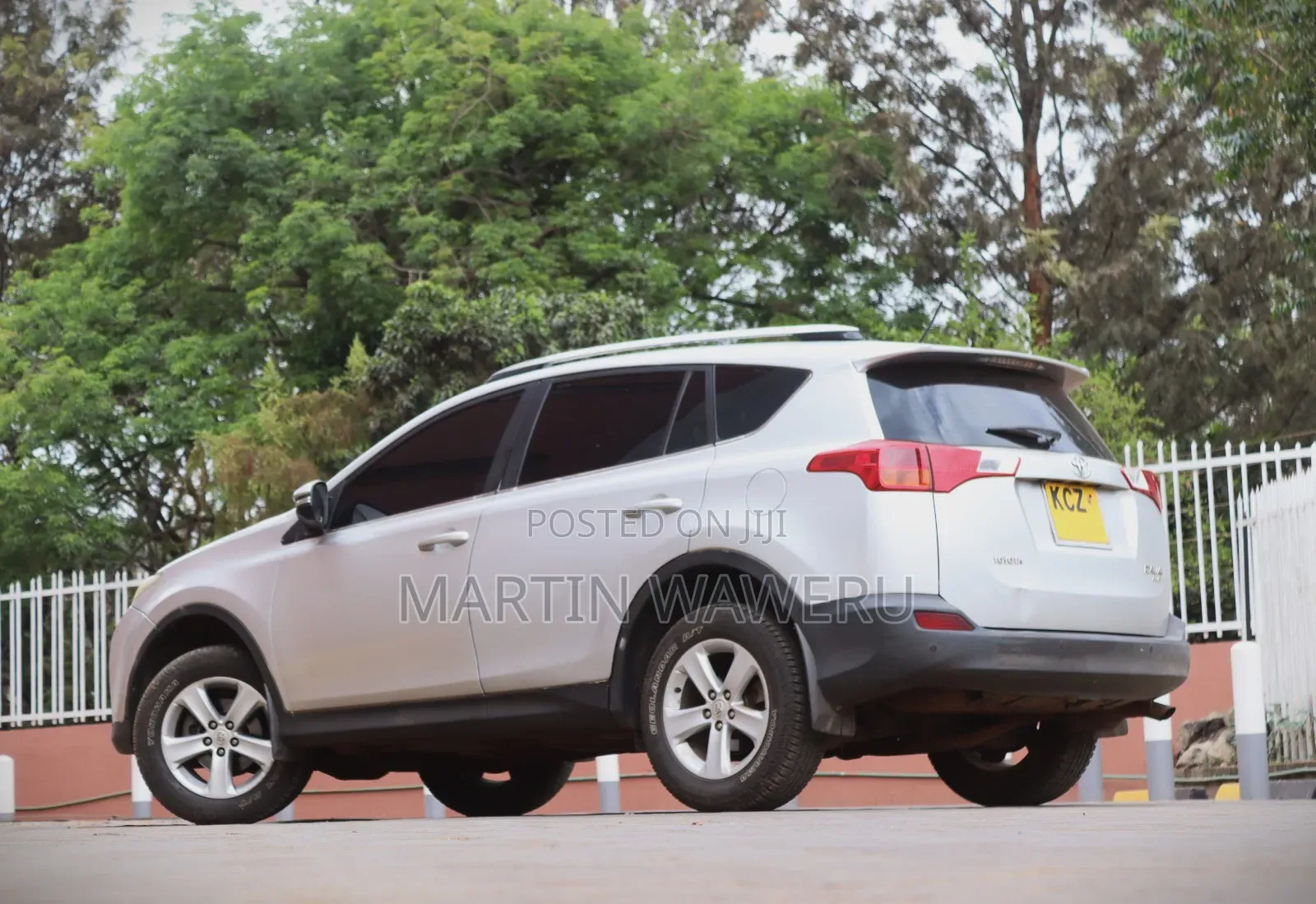Toyota RAV4 Limited 4dr SUV AWD (2.5L 4cyl 6A) 2014 Silver