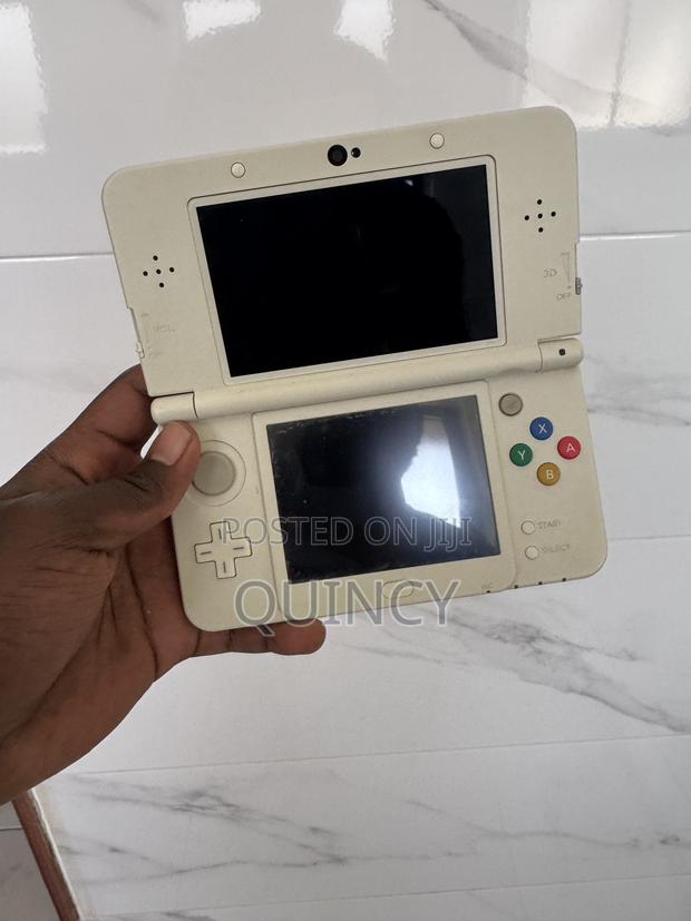 Nintendo 2ds Xl - thumbnail 2